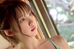 えなこ、涼しげに艶めき