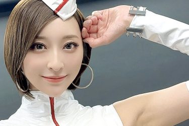 緒方咲、摩天楼のハイレグ