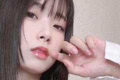 紅羽りお、純白の色香