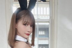 篠原みなみ、馬乗りバニー