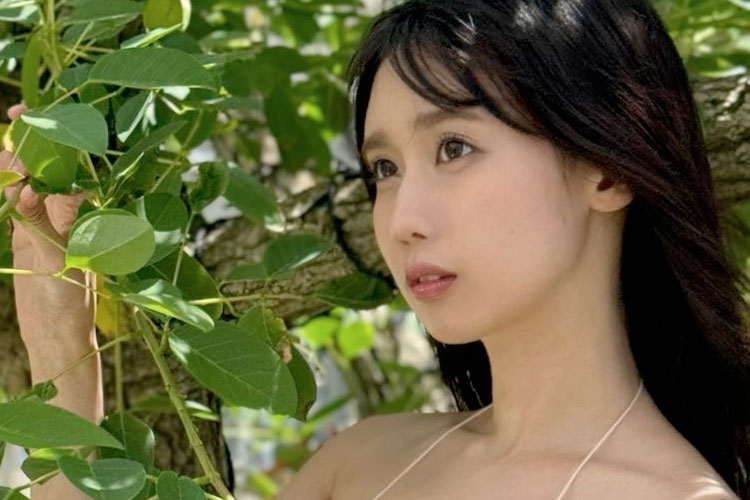 相原美咲、木漏れ日の透けランジェリーの画像1