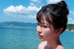 鈴木聖、海辺の爽やか美女
