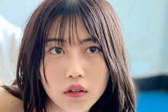 伊織いお、ベッド上のヌーディバスト