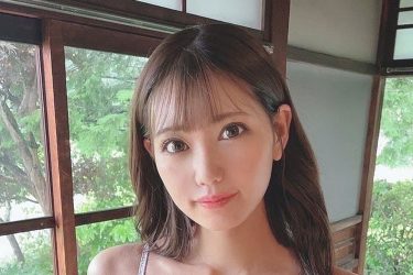 篠原冴美、美ボディで麻雀のお誘い