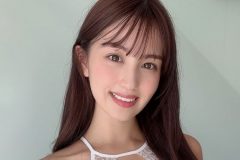 花咲楓香、お気に入りの純白ランジェリー