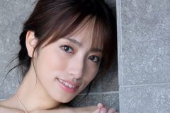 高梨瑞樹、極小レース美ボディ