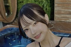 新谷姫加、スケ黒ビキニ