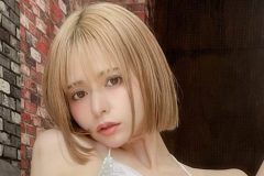 紅羽祐美、大胆スケM字