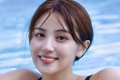 花咲楓香、歓喜の水中ビキニ