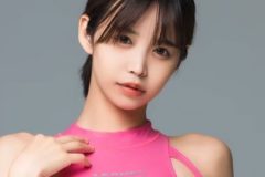 真中つぐ、競泳水着の肉体美