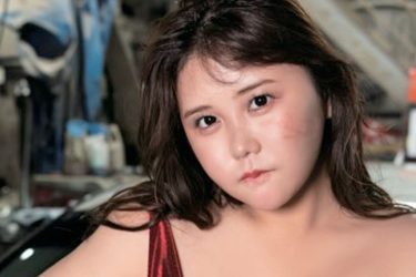 なな茶、整備工場で工具ブラ