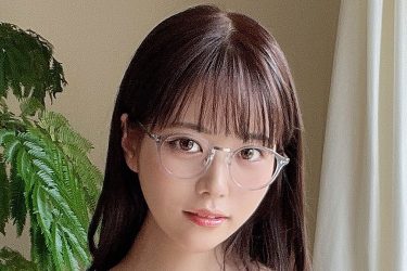 東雲うみ、眼鏡下着の色香