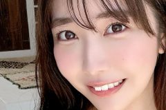 天羽希純、配達員を誘惑