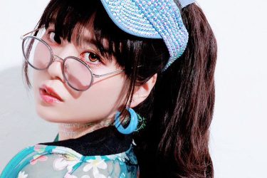 東雲うみ、ホットに透けコーデ