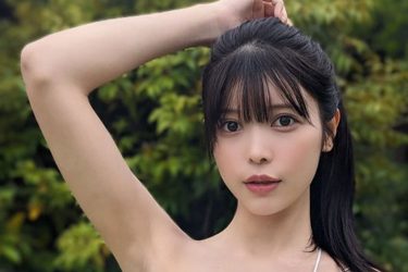 七瀬なな、変形水着の艶ボディ