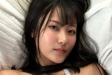 林田百加、仰向けハイレグ