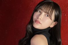 鈴木聖、まくり上げ美ボディ