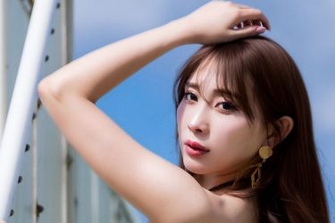 森咲智美、爽やか振り向き美女