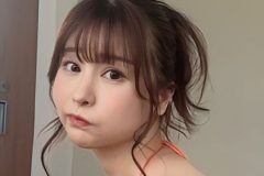 木南美々、ぷっくり四つん這い