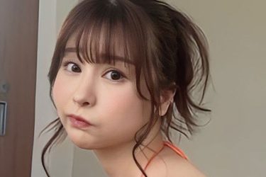 木南美々、ぷっくり四つん這い