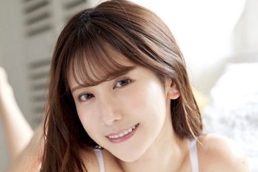 名取くるみ、寝転び爽やか美女
