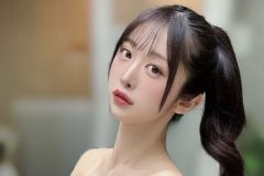 真島なおみ、極上美脚×黒ドレス