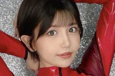 南あみ、激アツ変形競泳ビキニ