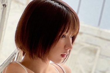 えなこ、純白の色香