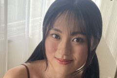 藤原ナミ、はだけ美谷間