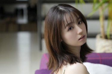 小池里奈、圧巻見返り美人
