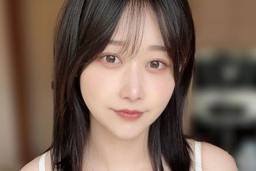 要あい、かがみ美谷間