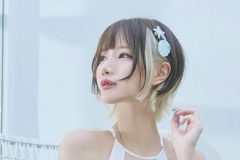 相良ましろ、大胆透け開脚