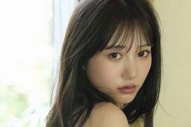 横野すみれ、強めの黒下着美女