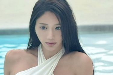 斎藤恭代、キワキワ美ボディ