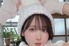 けんけん、ニット×ビキニの矛盾美