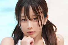 いくみ、キュートで大胆なまくり上げ