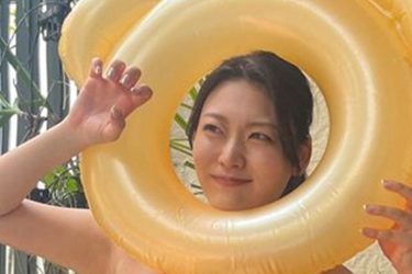 風吹ケイ、浮き輪×バキバキボディ