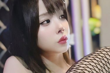 猫乃ここ、太ももフェチの皆さま